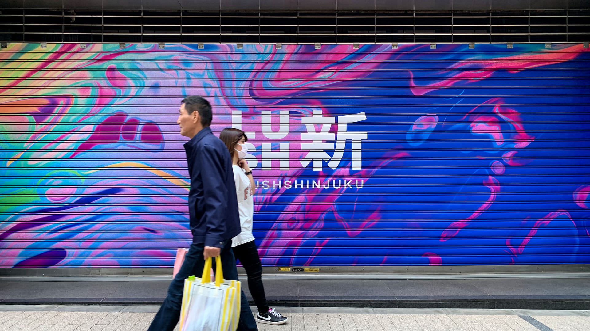 oioigg-shinjuku-shutter-1